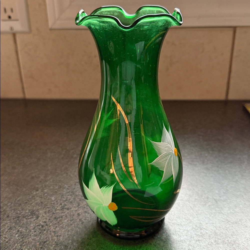 🌿 Vintage Emerald Green Hand-Painted Vase 8” Ruffled Rim Floral Bohemian Style